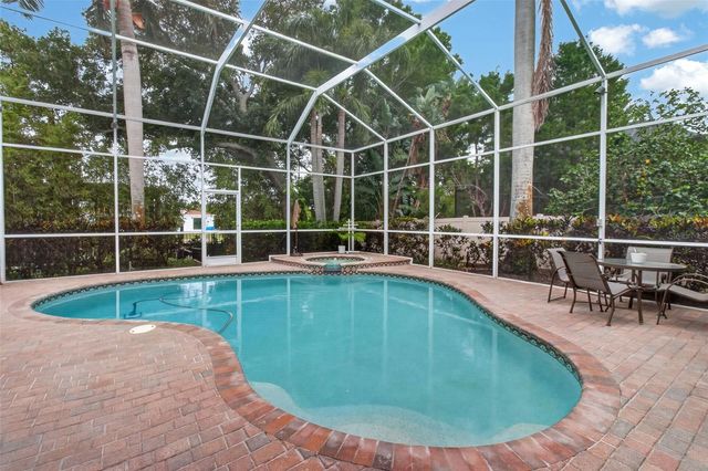 820 SAND PINE DRIVE NE, St Petersburg, FL 33703