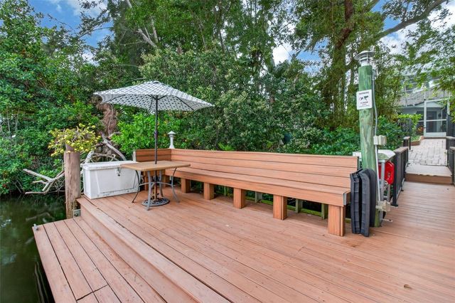 820 SAND PINE DRIVE NE, St Petersburg, FL 33703