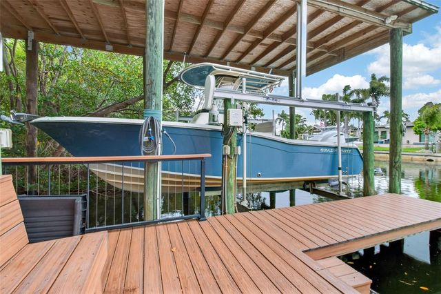 820 SAND PINE DRIVE NE, St Petersburg, FL 33703