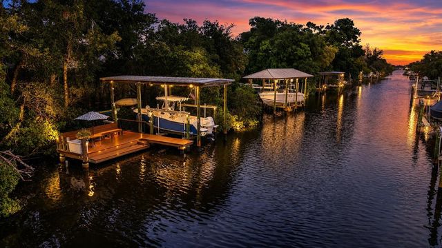 820 SAND PINE DRIVE NE, St Petersburg, FL 33703