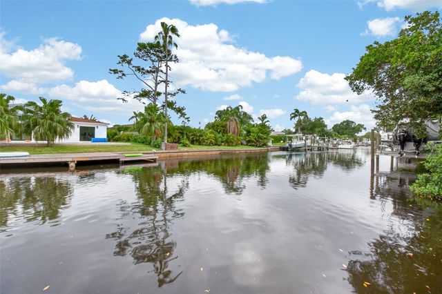 820 SAND PINE DRIVE NE, St Petersburg, FL 33703