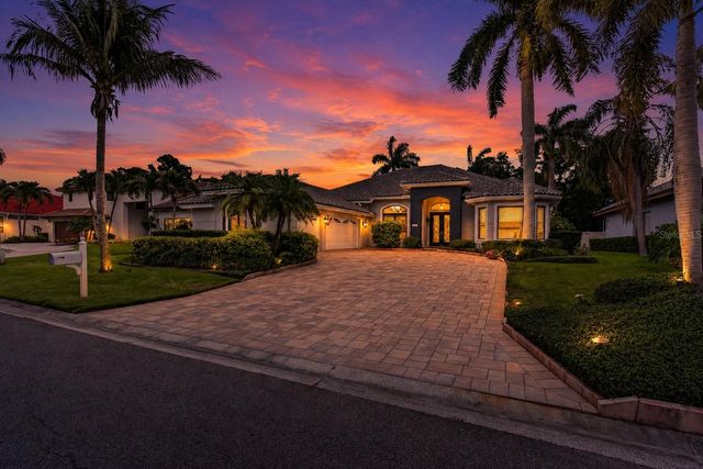 820 SAND PINE DRIVE NE, St Petersburg, FL 33703