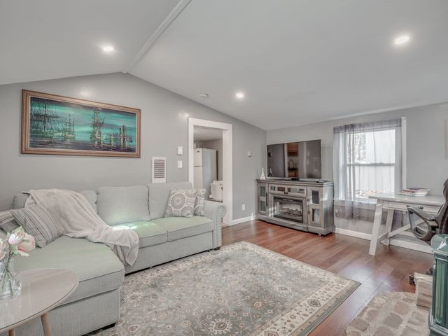 08 Useadoor, Middleton, MA 01949