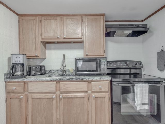 08 Useadoor, Middleton, MA 01949