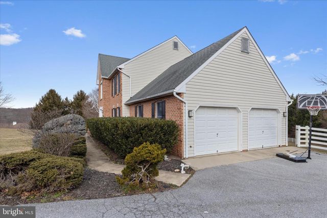 2111 WARREN WAY DR, Westminster, MD 21157