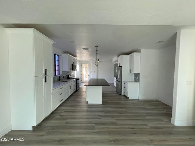 8200 W Orange Avenue, Glendale, AZ 85303