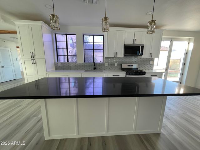 8200 W Orange Avenue, Glendale, AZ 85303