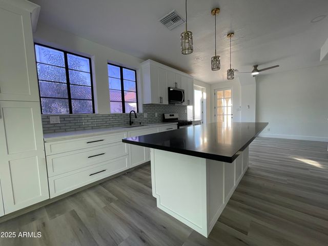 8200 W Orange Avenue, Glendale, AZ 85303