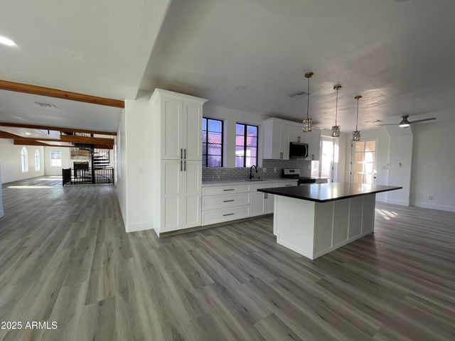 8200 W Orange Avenue, Glendale, AZ 85303