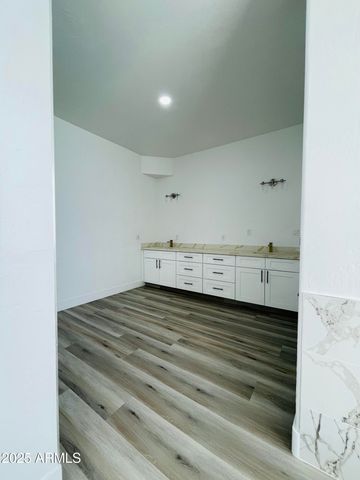 8200 W Orange Avenue, Glendale, AZ 85303