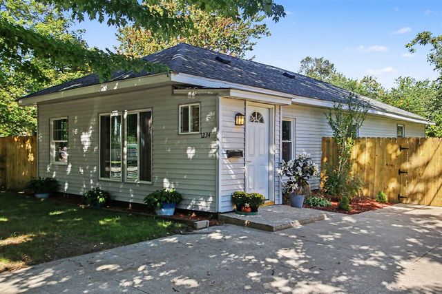 1234 Langeland Avenue, Muskegon, MI 49442