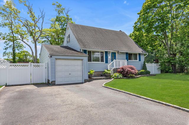 64 Kobb Boulevard, West Islip, NY 11795