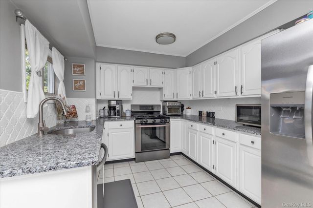 64 Kobb Boulevard, West Islip, NY 11795