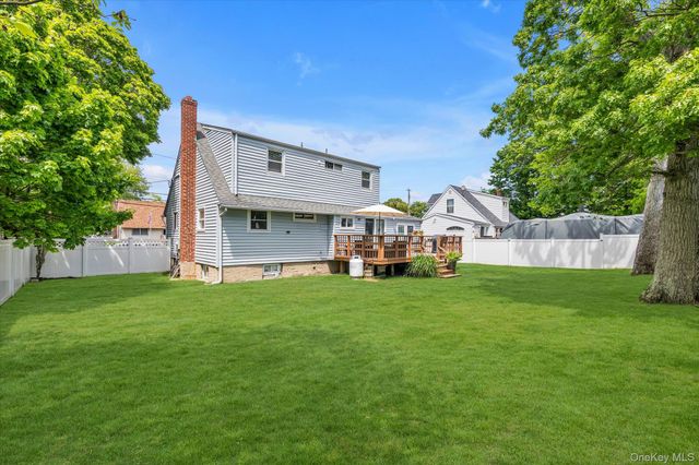 64 Kobb Boulevard, West Islip, NY 11795