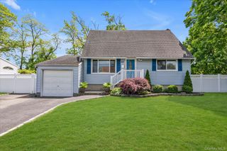 64 Kobb Boulevard, West Islip, NY 11795