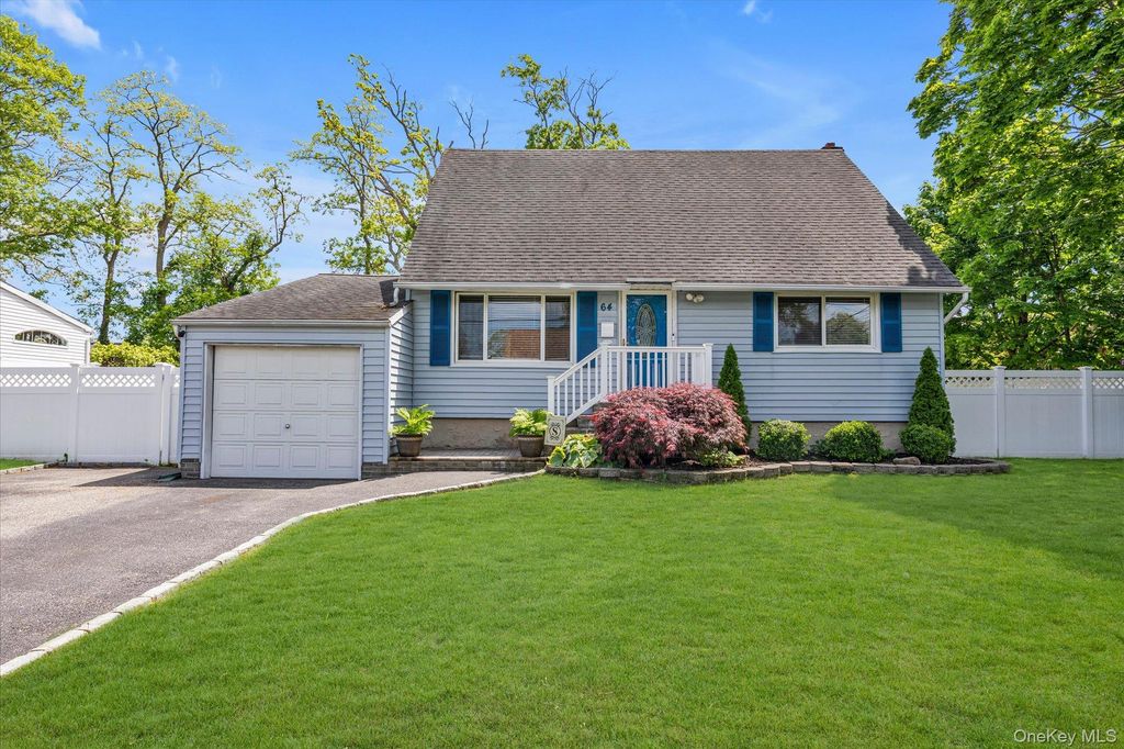 64 Kobb Boulevard, West Islip, NY 11795