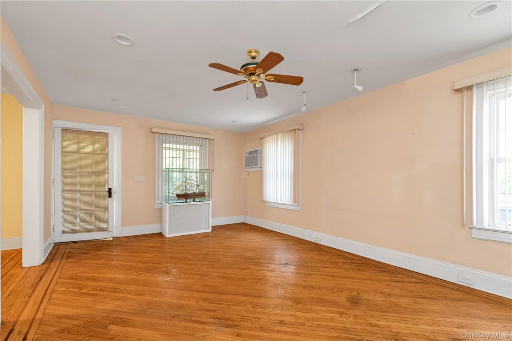 63 Oak Street, Lynbrook, NY 11563 — photo 5