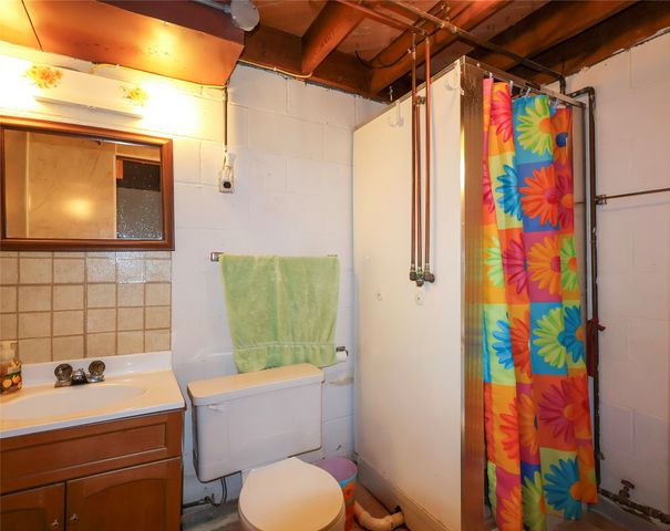 1318 E Douglas Avenue, Des Moines, IA 50316