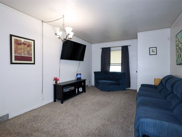 1318 E Douglas Avenue, Des Moines, IA 50316