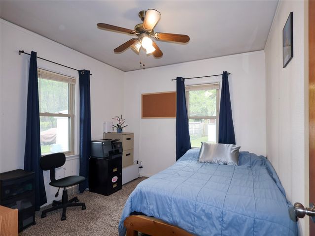 1318 E Douglas Avenue, Des Moines, IA 50316