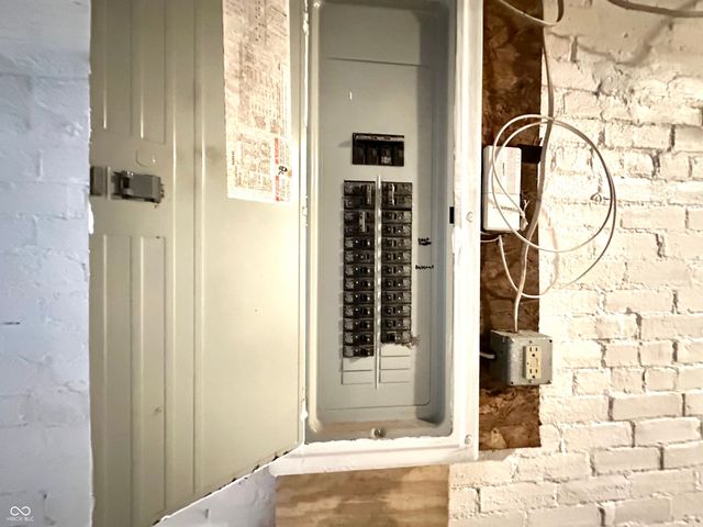 206 Whitlock Avenue, Crawfordsville, IN 47933