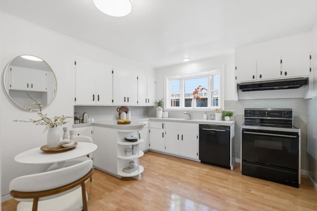Image 11 of property listing at 2229 Howard Avenue, San Carlos, CA 94070