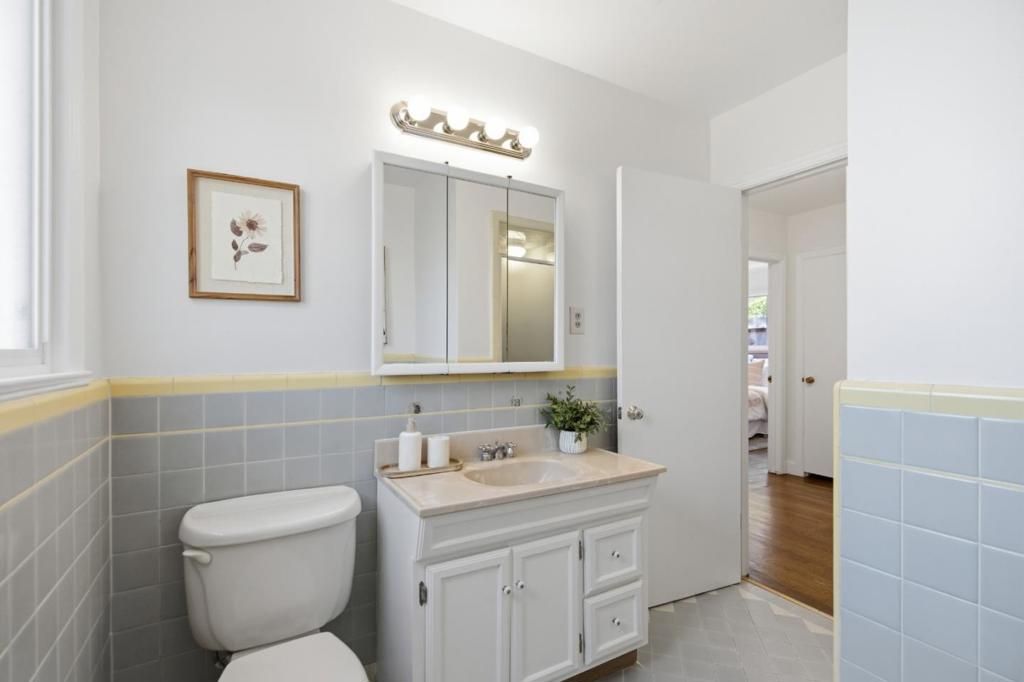 Image 21 of property listing at 2229 Howard Avenue, San Carlos, CA 94070