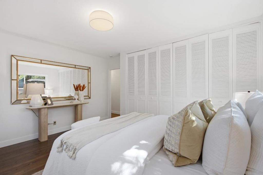 Image 27 of property listing at 2229 Howard Avenue, San Carlos, CA 94070