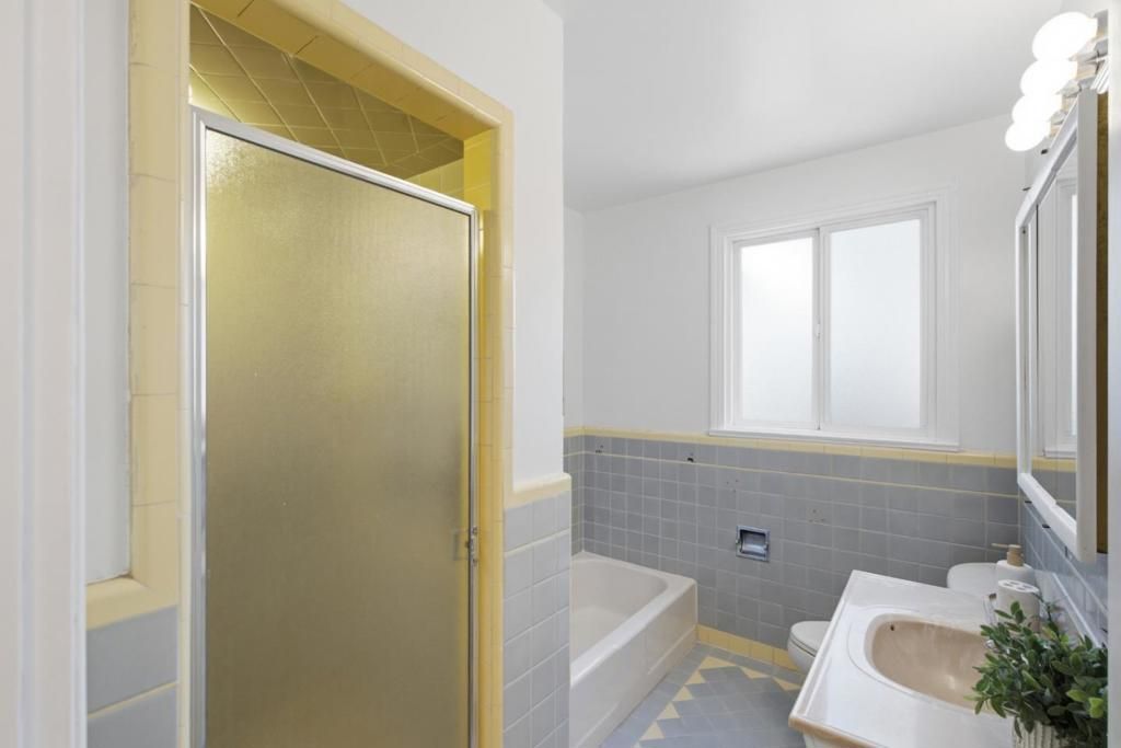Image 28 of property listing at 2229 Howard Avenue, San Carlos, CA 94070