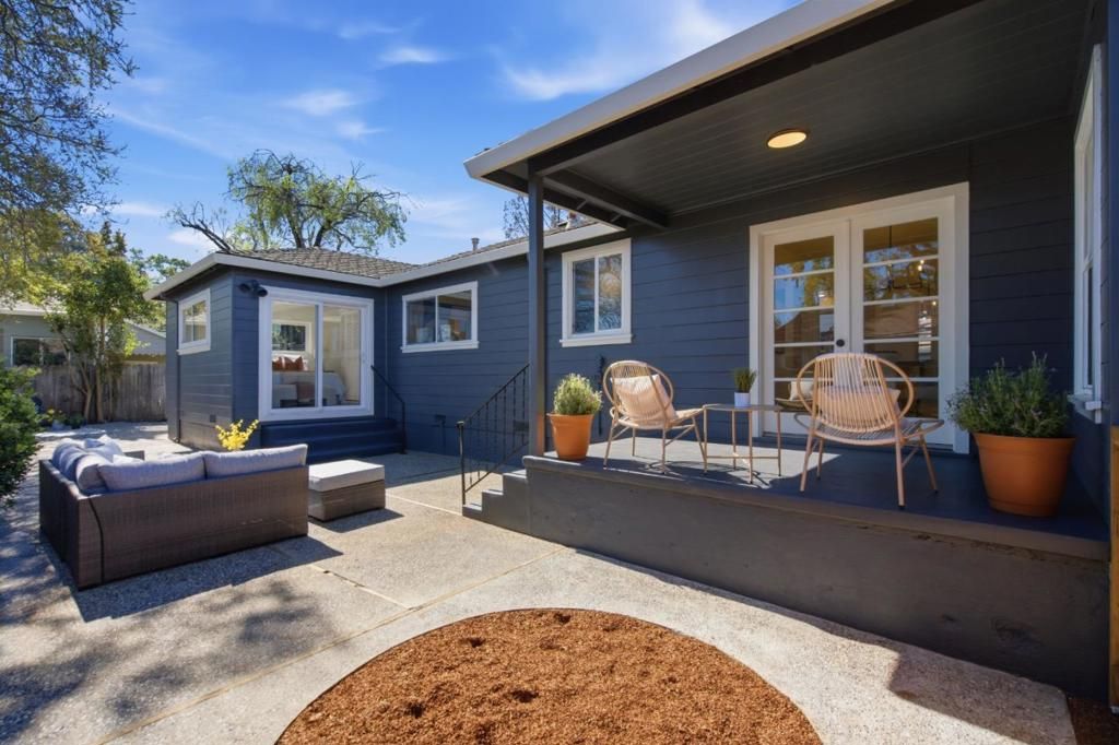 Image 31 of property listing at 2229 Howard Avenue, San Carlos, CA 94070