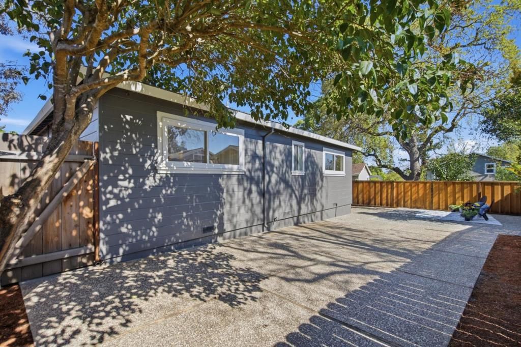 Image 32 of property listing at 2229 Howard Avenue, San Carlos, CA 94070