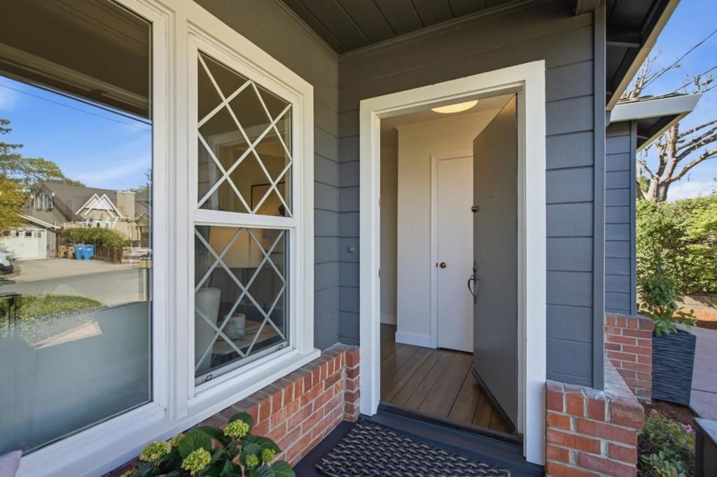 Image 4 of property listing at 2229 Howard Avenue, San Carlos, CA 94070