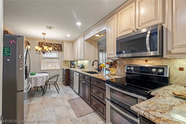 1808 S Hwy 96, Lavaca, AR 72941