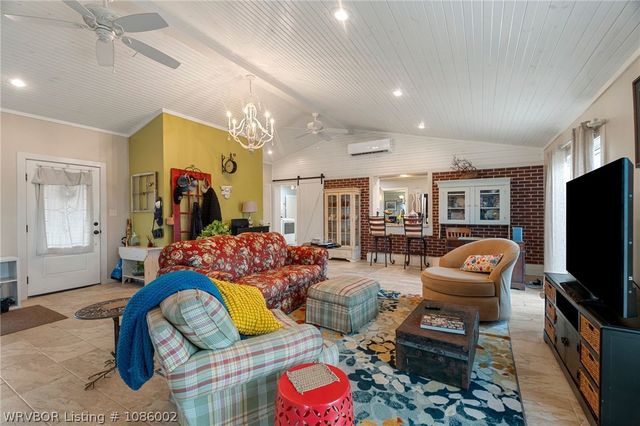 1808 S Hwy 96, Lavaca, AR 72941