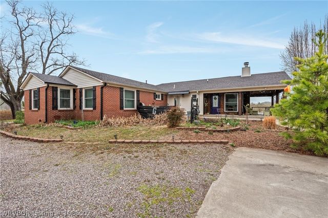 1808 S Hwy 96, Lavaca, AR 72941