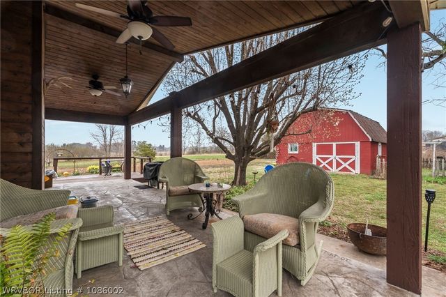 1808 S Hwy 96, Lavaca, AR 72941