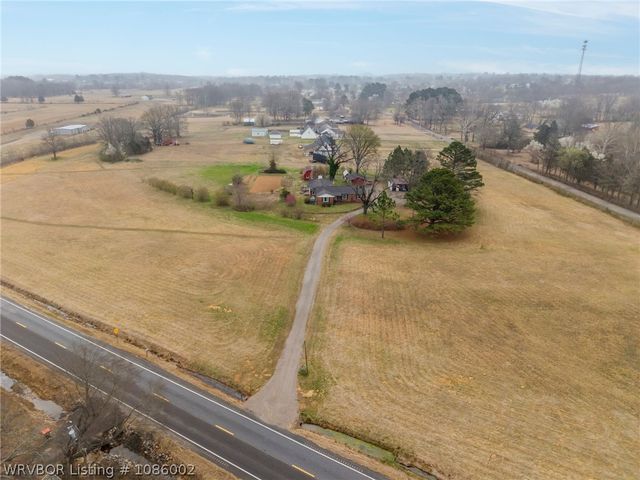 1808 S Hwy 96, Lavaca, AR 72941