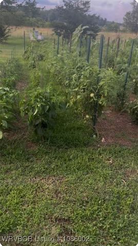 1808 S Hwy 96, Lavaca, AR 72941