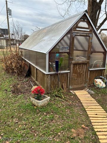 1808 S Hwy 96, Lavaca, AR 72941