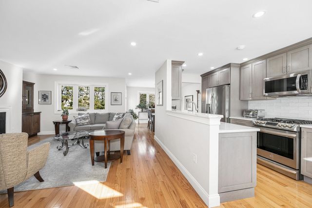 4 Heather Court, Nashua, NH 03062