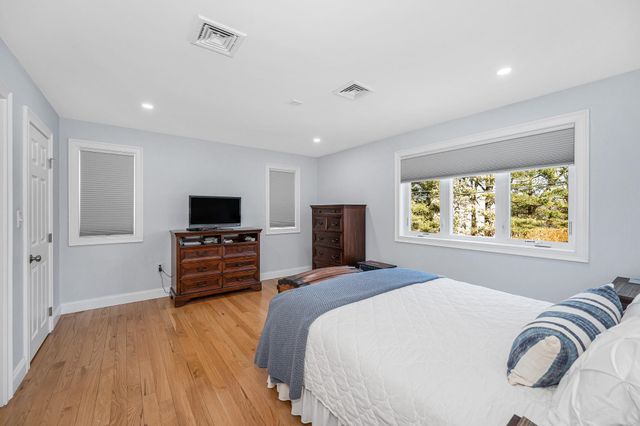 4 Heather Court, Nashua, NH 03062