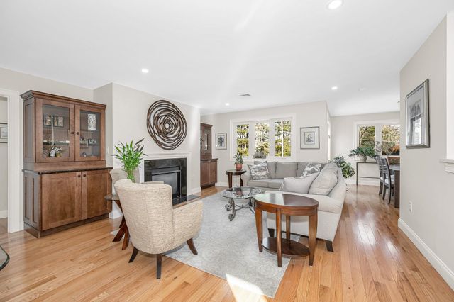 4 Heather Court, Nashua, NH 03062