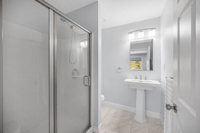 4 Heather Court, Nashua, NH 03062