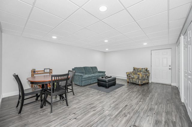 4 Heather Court, Nashua, NH 03062