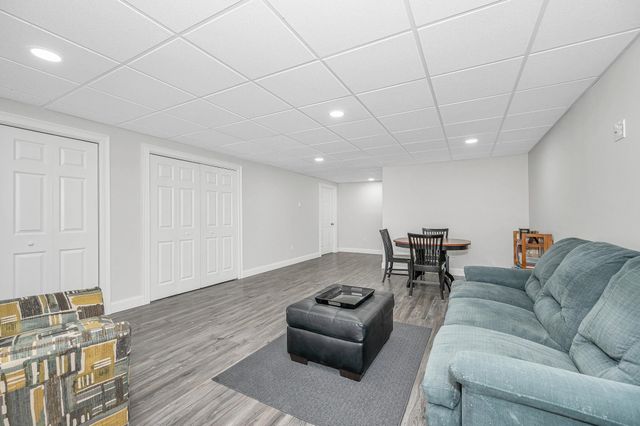 4 Heather Court, Nashua, NH 03062