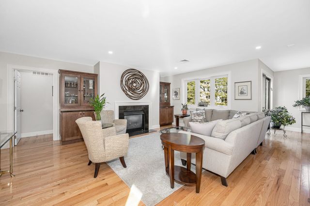 4 Heather Court, Nashua, NH 03062