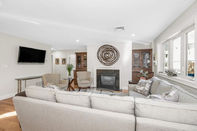 4 Heather Court, Nashua, NH 03062