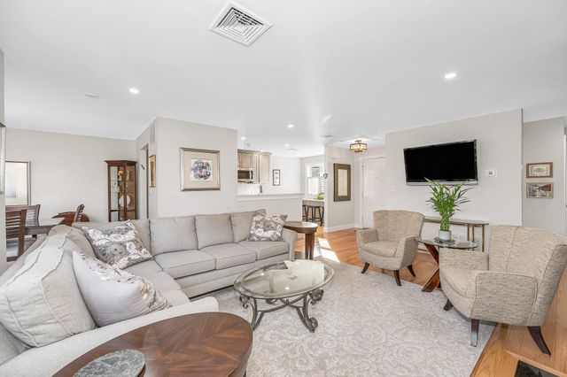 4 Heather Court, Nashua, NH 03062