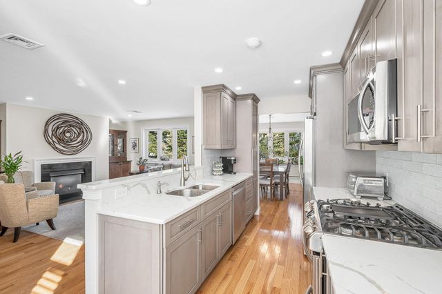 4 Heather Court, Nashua, NH 03062