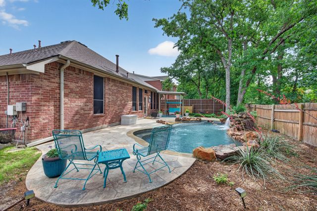 2302 Chambray Drive, Corinth, TX 76210